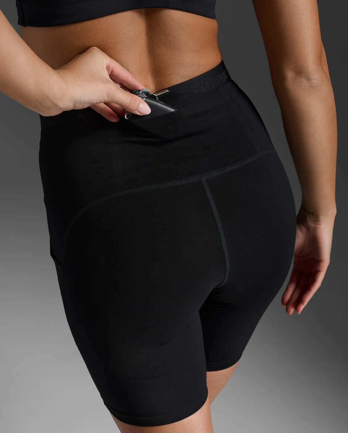 Form Stash Hi-Rise 6" Compression Short with Pockets - Image 7